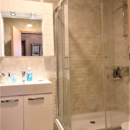 Stunning In Centre In Elite Neibourhood Vodno Апартаменты Скопье